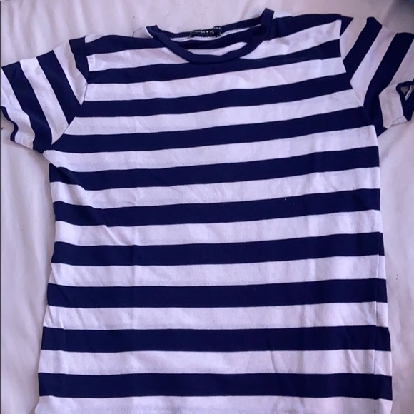 A shirt from brandy Melville - Picture 2 of 3